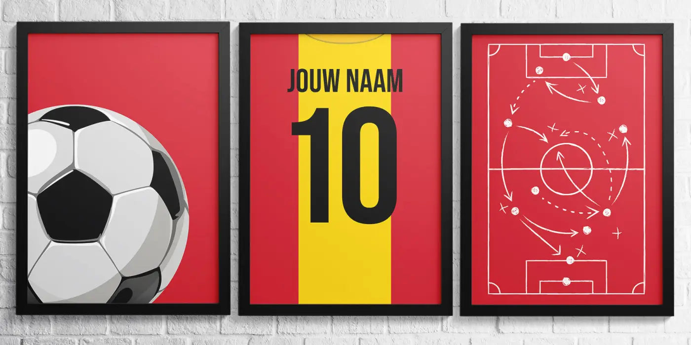 Rode en gele lijst met voetbalthema wanddecoratie met zwart-witte bal, nummer 10 en tactisch voetbalplaatje