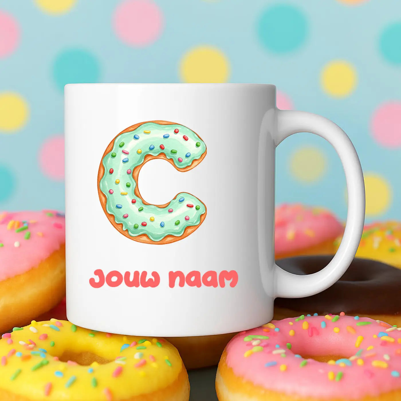 Witte keramische mok donut mok c met kleurrijke letter c als donut en roze tekst jouw naam
