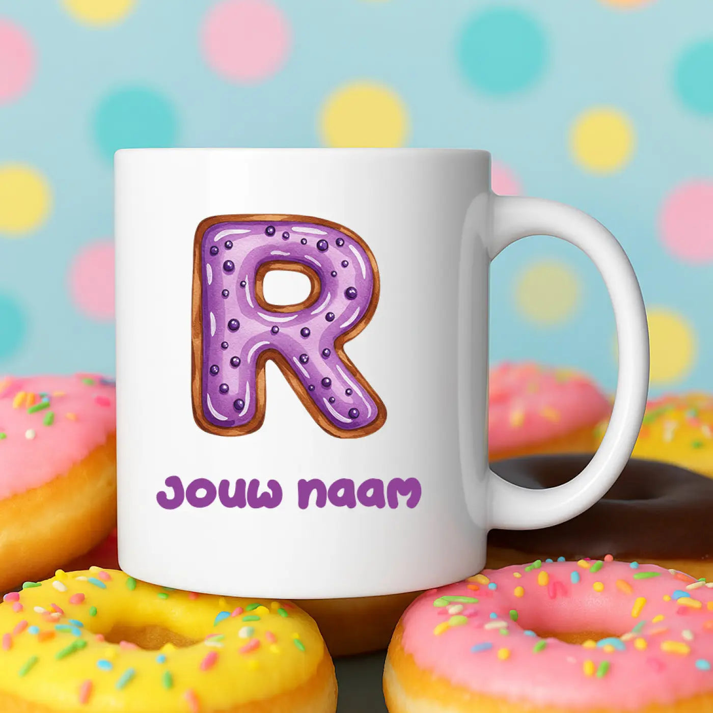 Witte keramische mok donut mok r met paarse belettering in donutvorm en tekst jouw naam in bijpassend paars