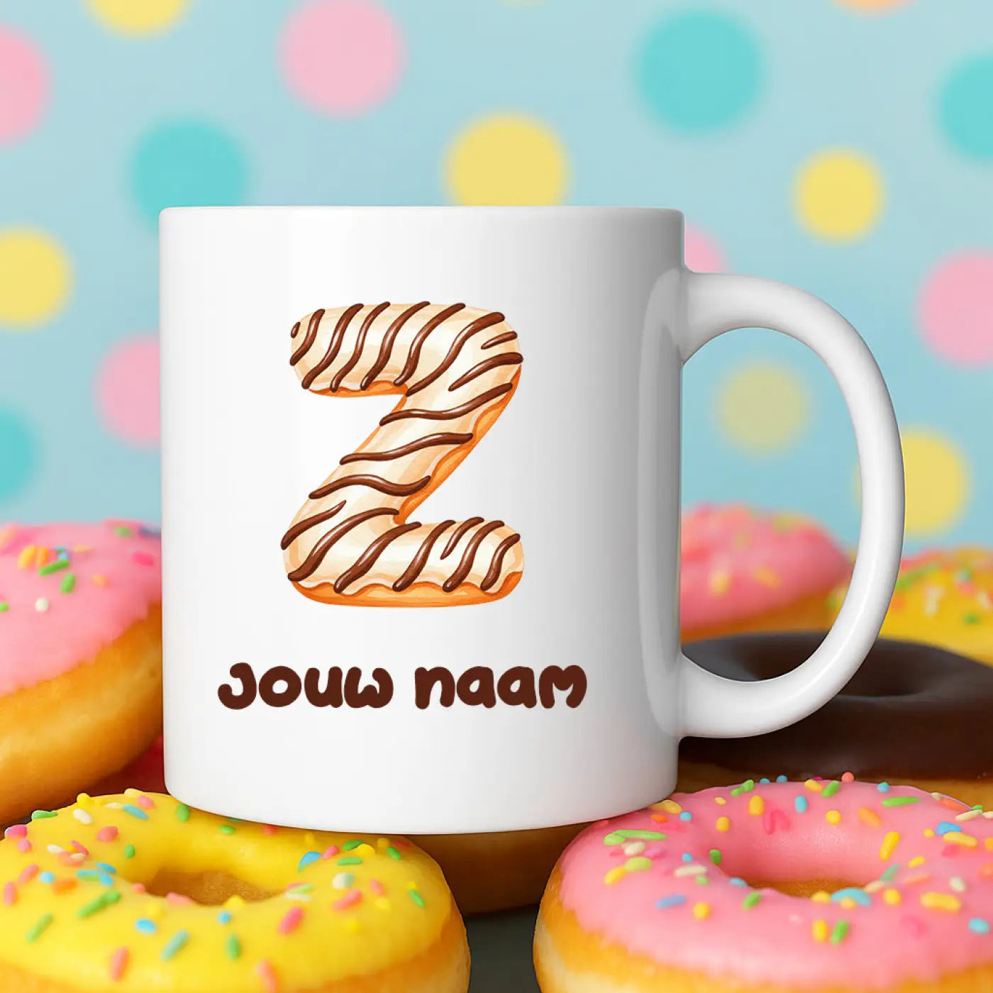 Witte keramische mok met cartoonillustratie van chocolade bedekte donut in de vorm van z en bruine tekst jouw naam