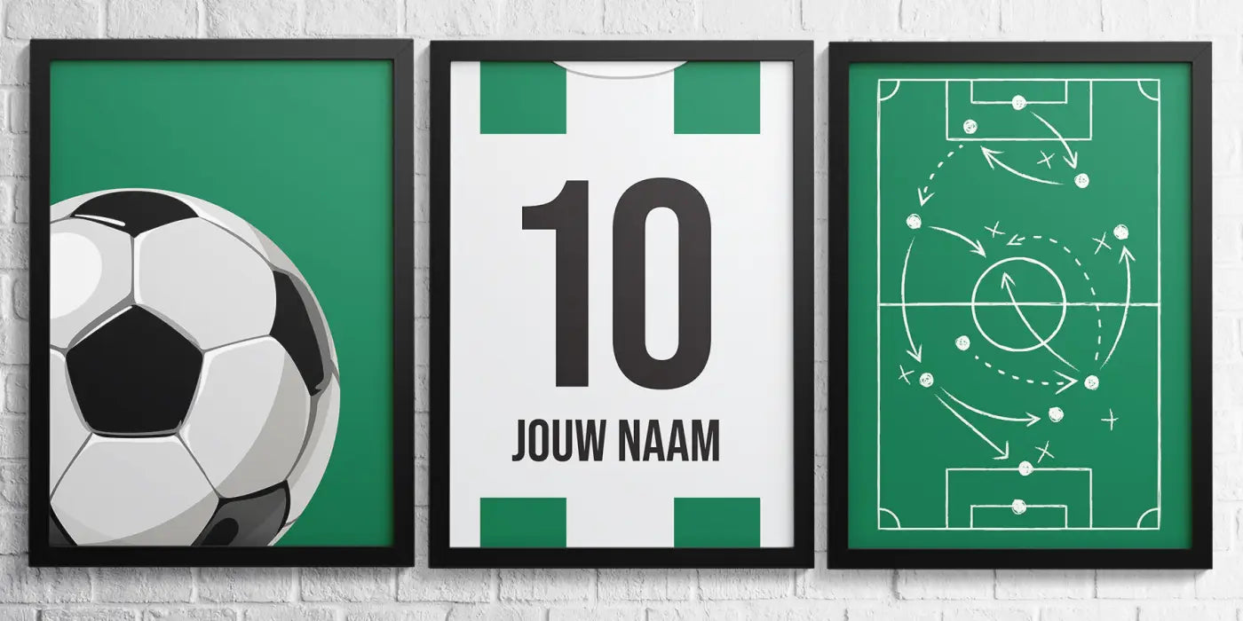 Set van drie ingelijste voetbalmuurkunst posters met klassieke zwart-wit bal, groen-wit nummer 10 shirt en spelschema