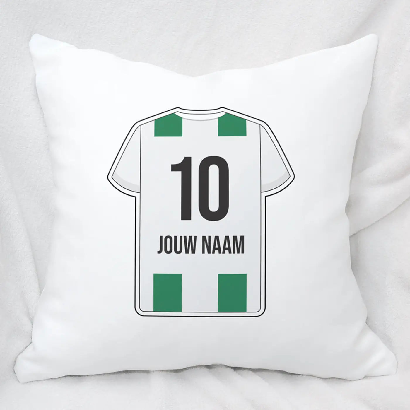 Wit sierkussen met bedrukte groene en witte voetbalshirt graphic nummer 10 en jouw naam zwart tekst groningen voetbal kussen