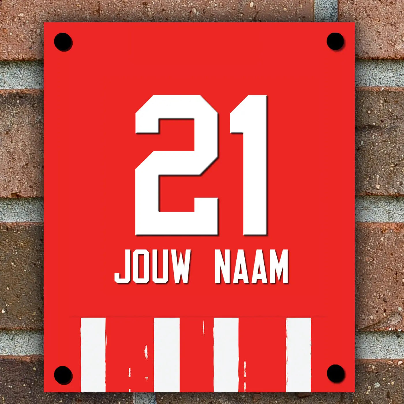 Rood rechthoekig naambordje voordeur met witte 21 en tekst jouw naam en verweerde onderrand voor voetbal eindhoven