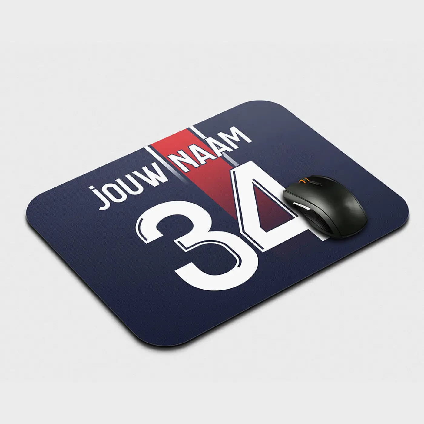 Navy blauwe psg voetbal muismat met rood witte voetbalshirtstijl en tekst jouw naam boven nummer 34