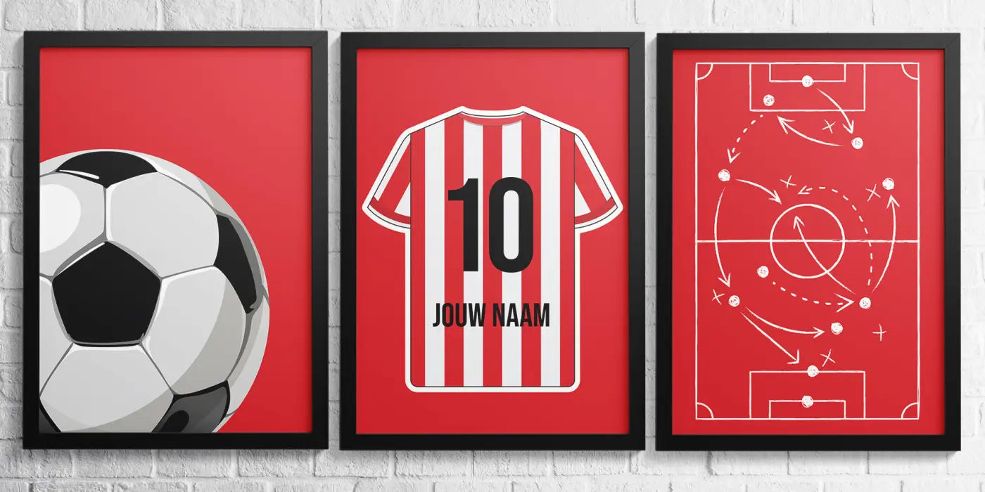 Roodgelijnde voetbalkunst prints met zwart-witte voetbal, gestreept tenue nummer 10 en tactisch velddiagram