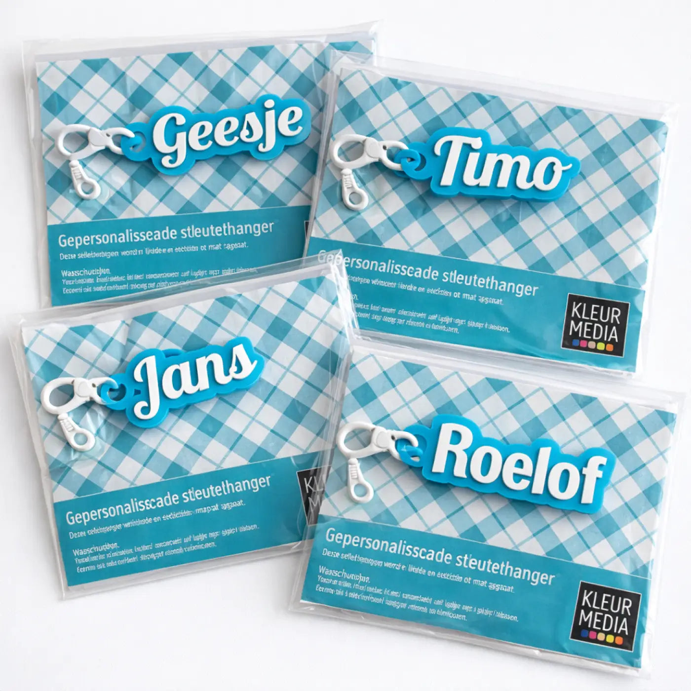 Sleutelhanger met naam blauw met zilverkleurige metalen sluiting en blauw-witte gepersonaliseerde bedels