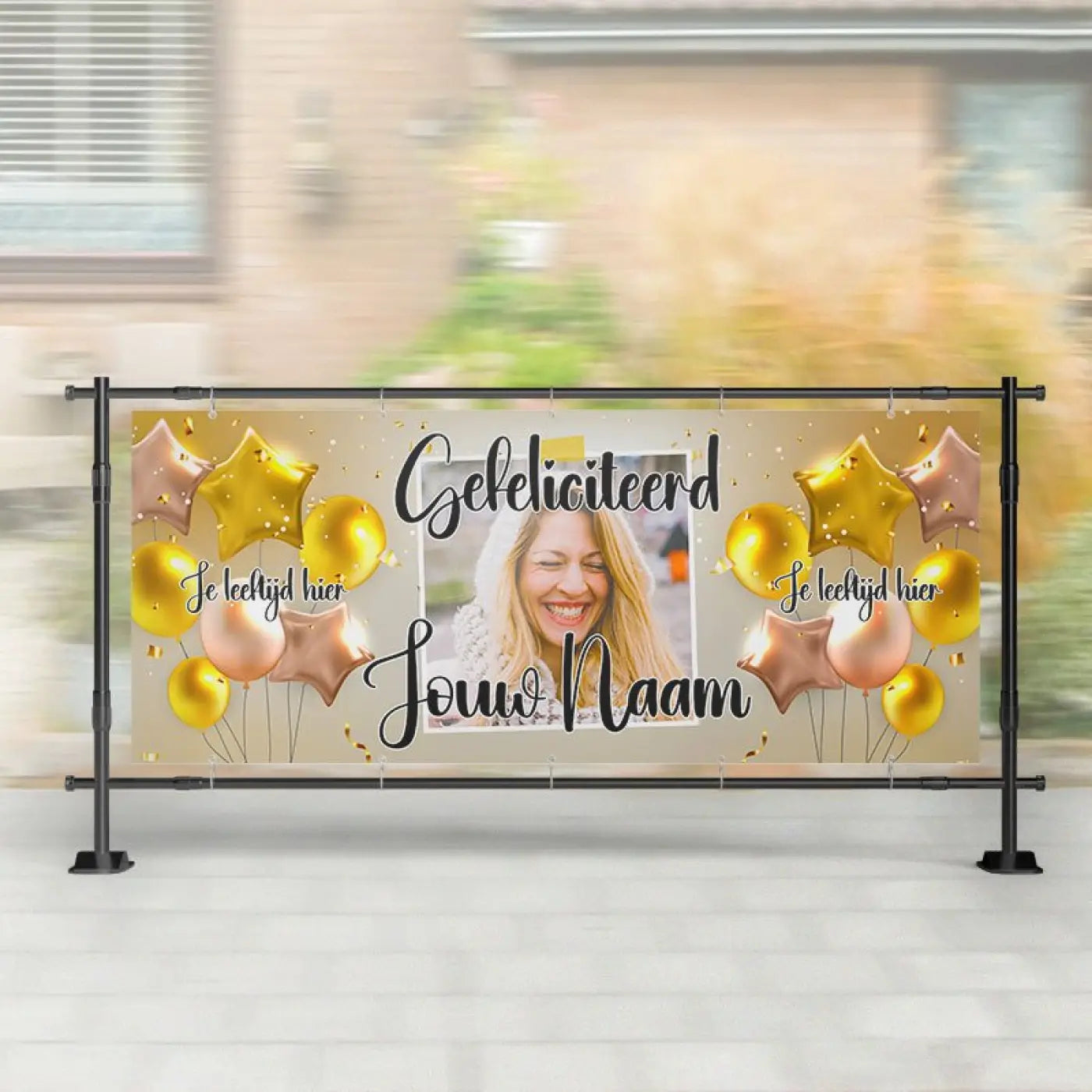 Spandoek verjaardag met gouden en roségouden ballonnen op zwart metalen frame met foto en tekst gelukkig verjaardag