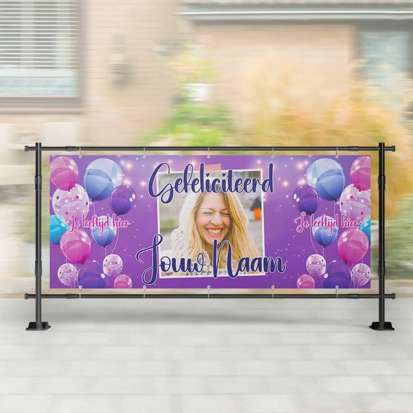 Paars spandoek verjaardag met ballonnen en foto kader met tekst gelukkig hier jouw naam in elegante lettertype